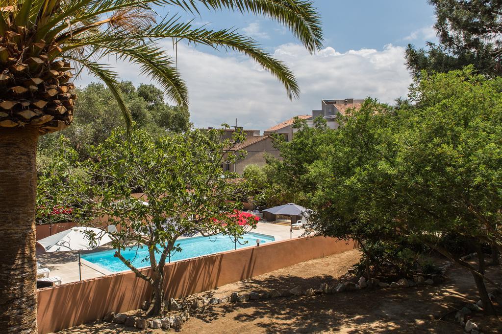 Casa Vecchia Rooms + Apartments Calvi  Buitenkant foto