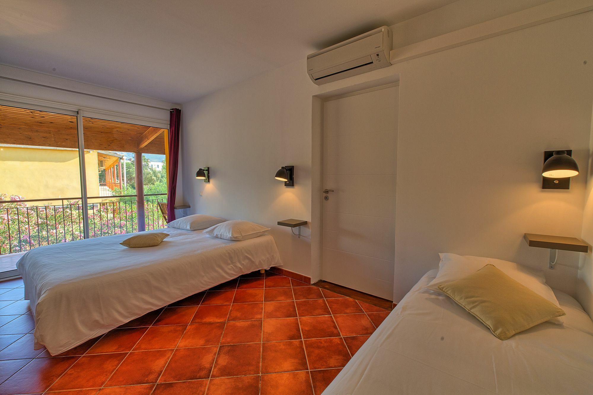 Casa Vecchia Rooms + Apartments Calvi  Buitenkant foto